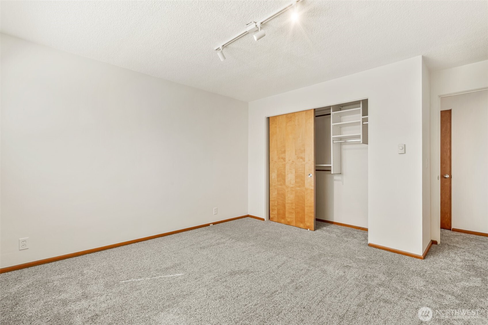 3015 Alki Avenue Southwest Seattle, WA 98116 - Photo 21 of 39