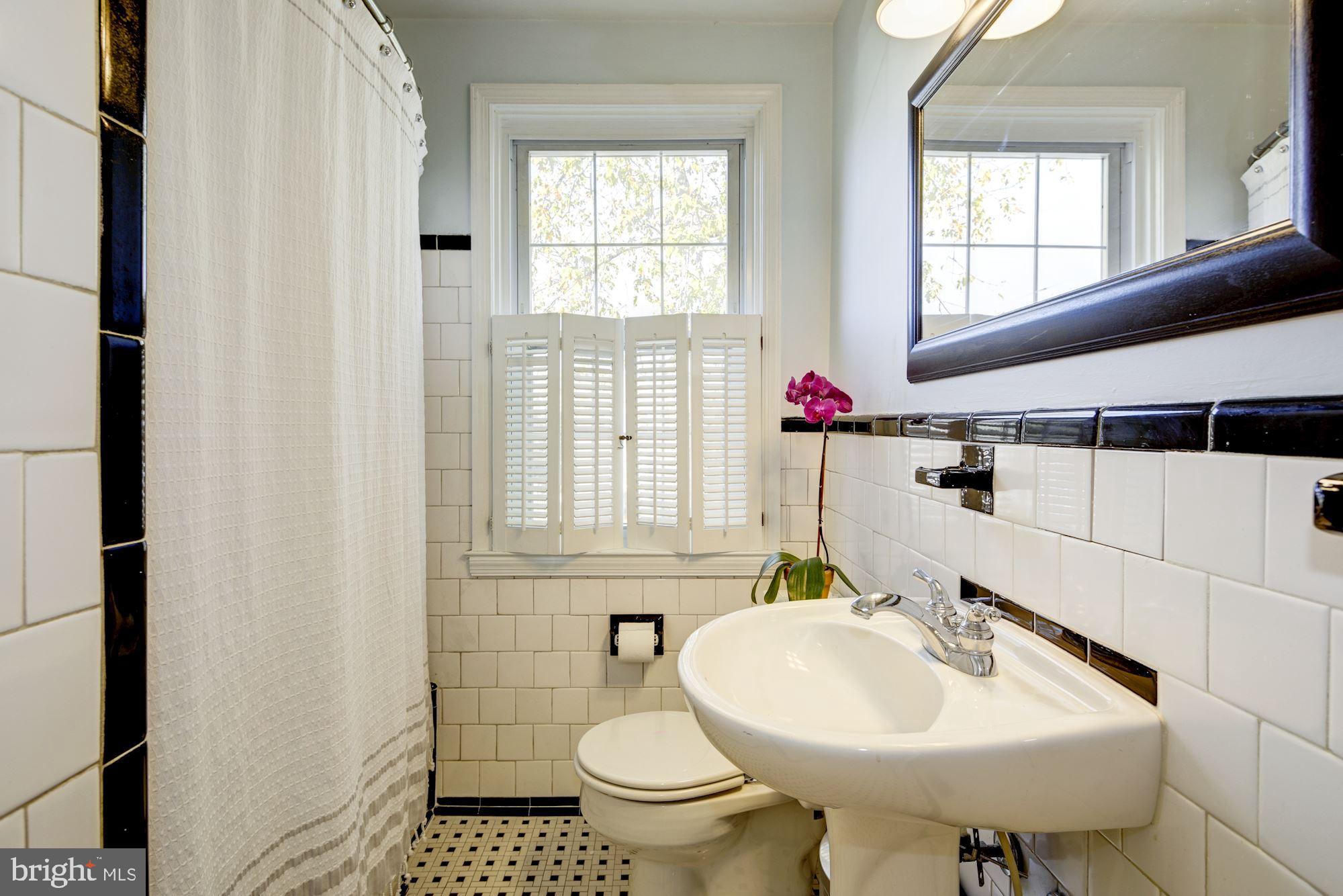 257 Stanmore Road Baltimore, MD 21212 - Photo 17 of 30 Upper Level Bath