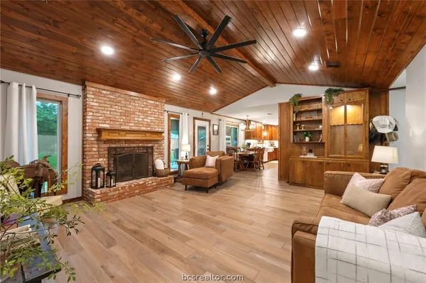 $349,500 | 2305 Hillside Drive, Bryan, TX 77802
