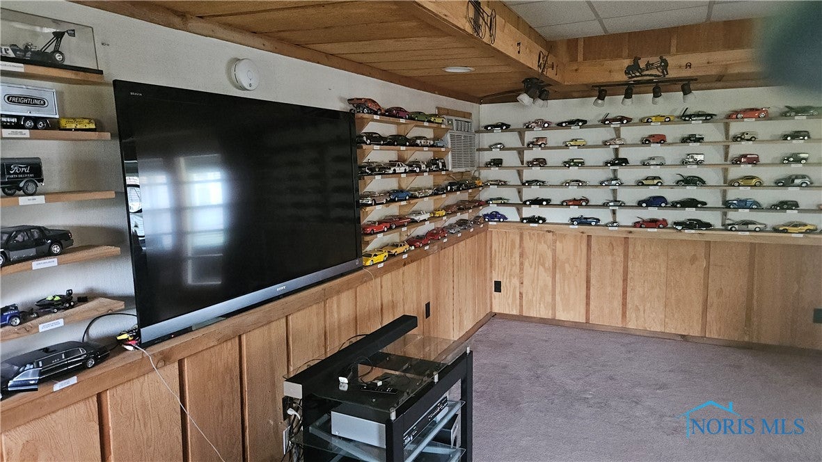 49 North Norden Road Oregon, OH 43616 - Photo 12 of 23 family room , cars are sold,sorry