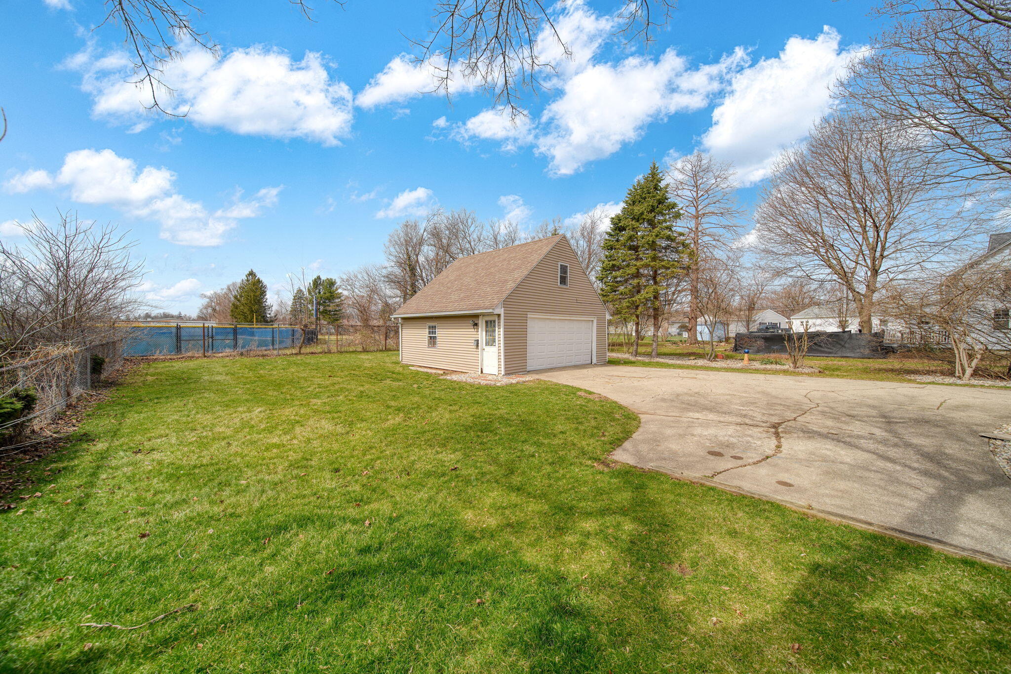 727 Springbrook Avenue Adrian, MI 49221 - Photo 27 of 43 27