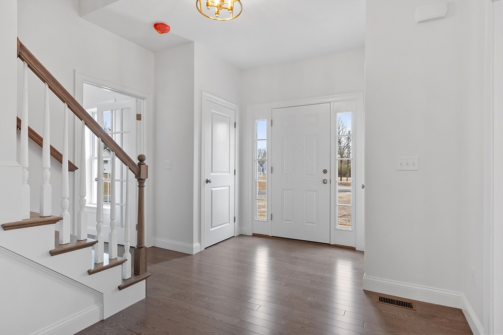 7 Robinson Road Pepperell, MA 01463 - Photo 5 of 30