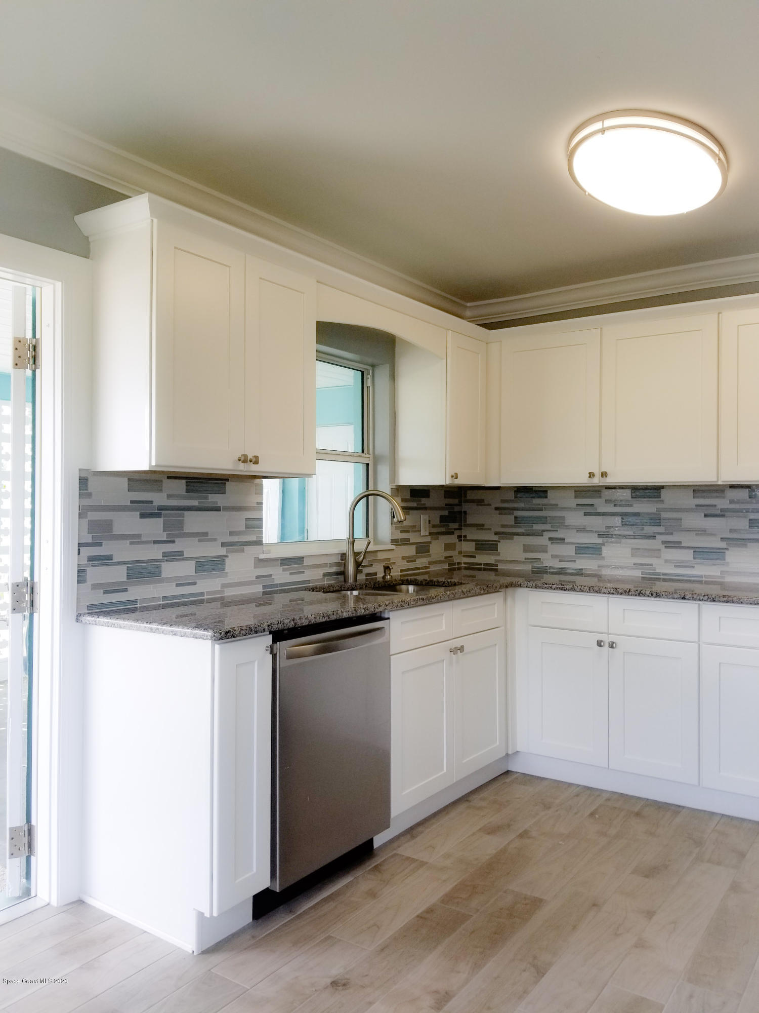 1986 Sarno Road Melbourne, FL 32935 - Photo 3 of 35 a kitchen with granite countertop a sink and cabinets