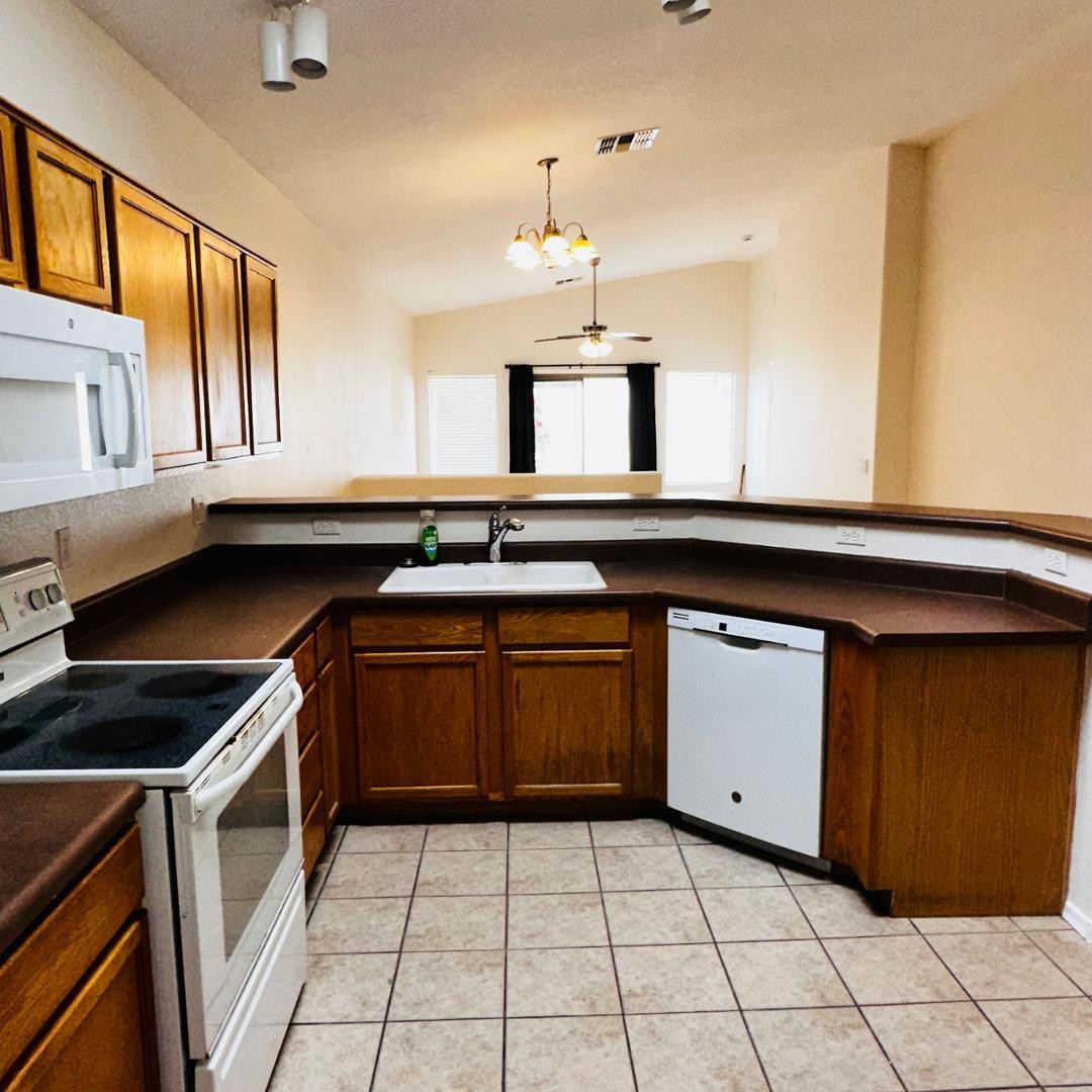 949 South Racine Lane Gilbert, AZ 85296 - Photo 5 of 22 Photo #5