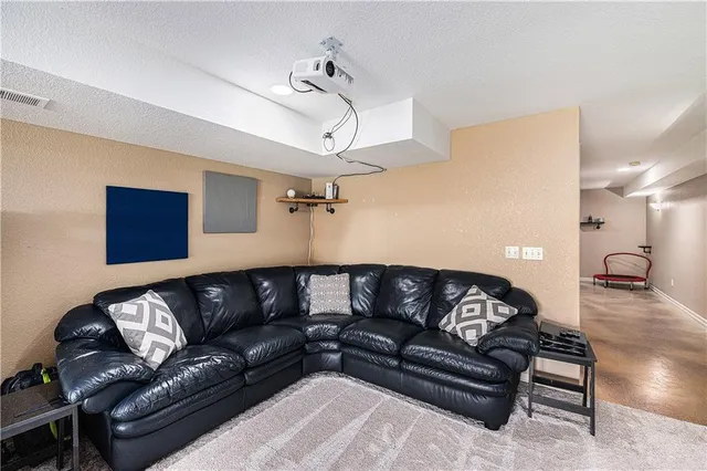 $287,500 | 11684 North Ewing Avenue, Kansas City, MO 64156