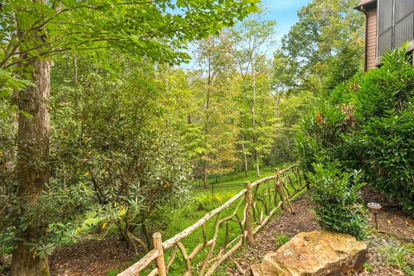 a view of an outdoor space