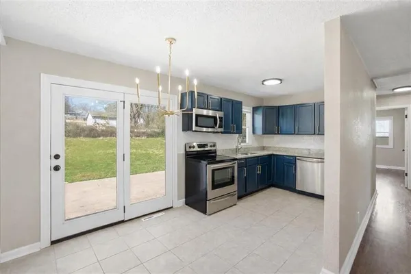 $220,000 | 2510 South Crescent Avenue, Independence, MO 64052