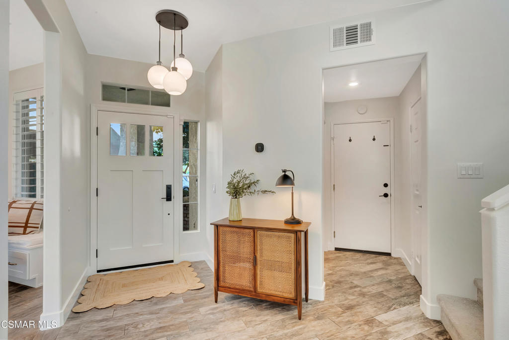531 Shadow Lane Simi Valley, CA 93065 - Photo 3 of 36