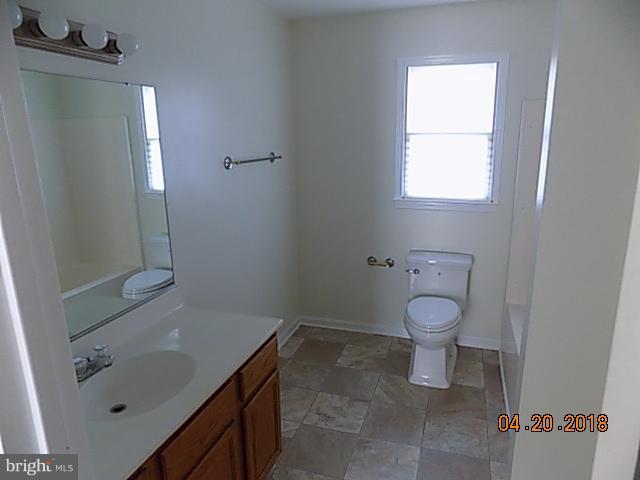 1025 Welltown Road Winchester, VA 22603 - Photo 17 of 29 Bath