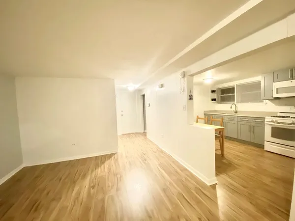 $1,300 | 6231 West Montrose Avenue, Unit 1B, Chicago, IL 60634
