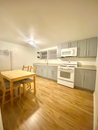 $1,300 | 6231 West Montrose Avenue, Unit 1B, Chicago, IL 60634