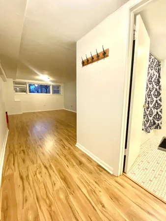 $1,300 | 6231 West Montrose Avenue, Unit 1B, Chicago, IL 60634