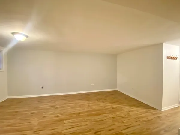 $1,300 | 6231 West Montrose Avenue, Unit 1B, Chicago, IL 60634