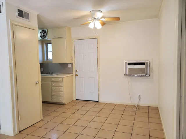 $995 | 3202 Grooms Street, Unit E, Austin, TX 78705