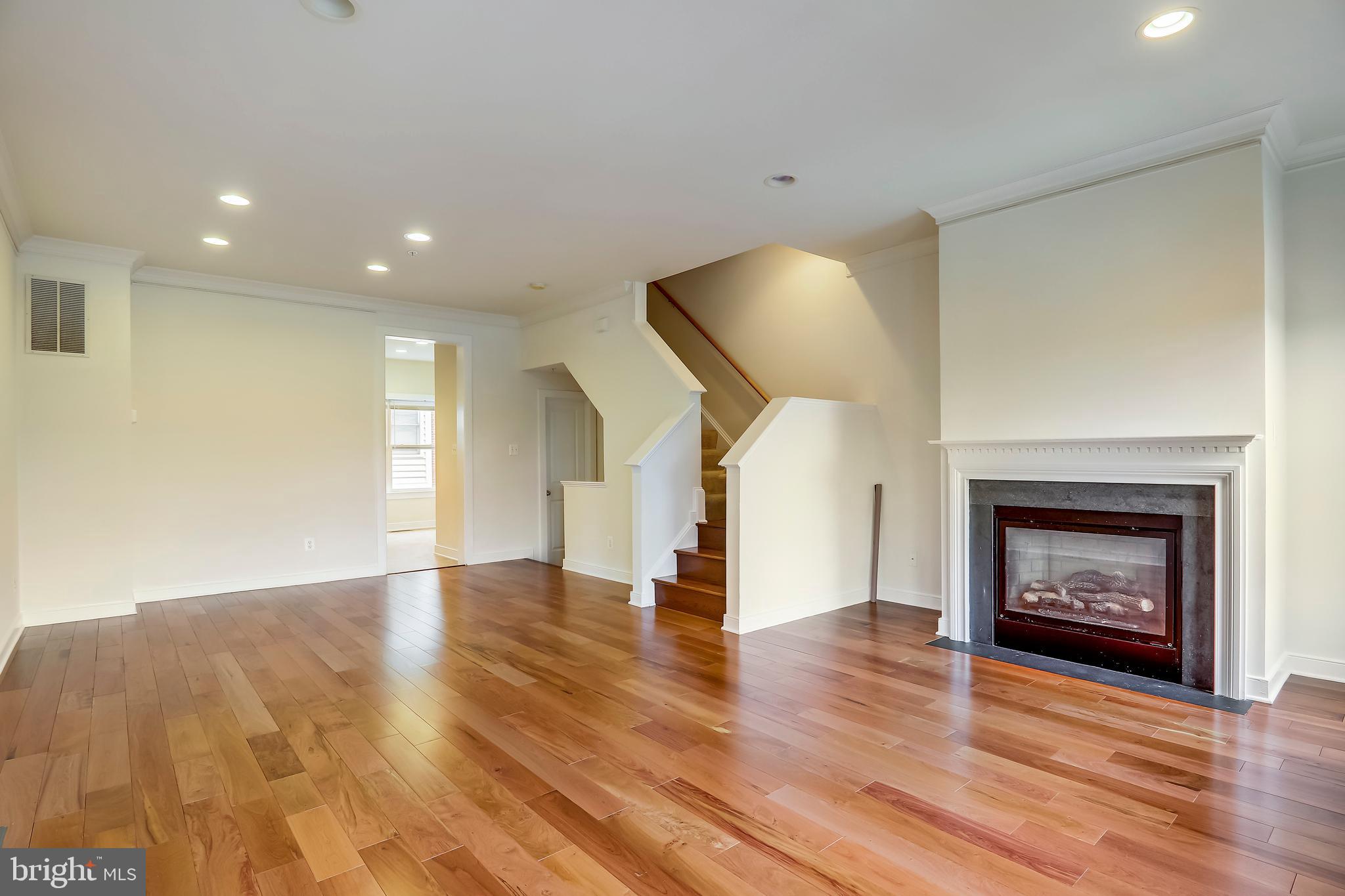 11034 Amherst Avenue Silver Spring, MD 20902 - Photo 4 of 12