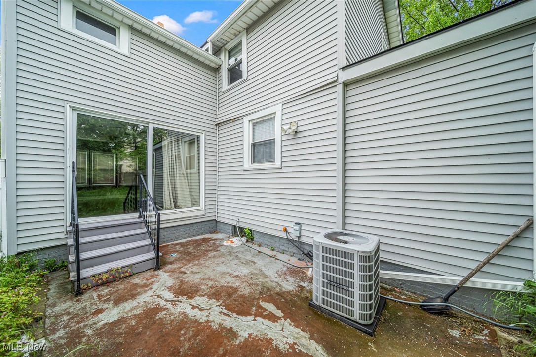 3328 Altamont Road Cleveland, OH 44118 - Photo 6 of 30 Gallery Image 6