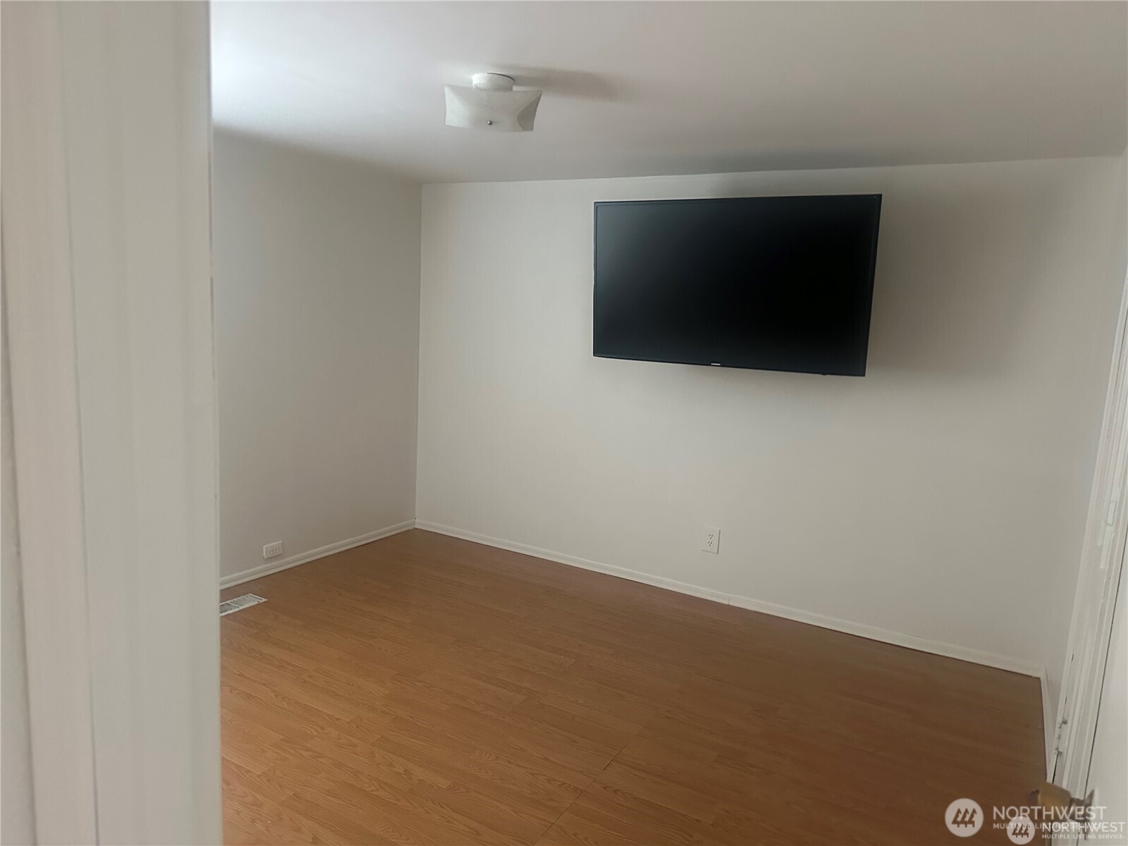 518 Edson Street Lynden, WA 98264 - Photo 14 of 31 a view of a livingroom with a flat screen tv