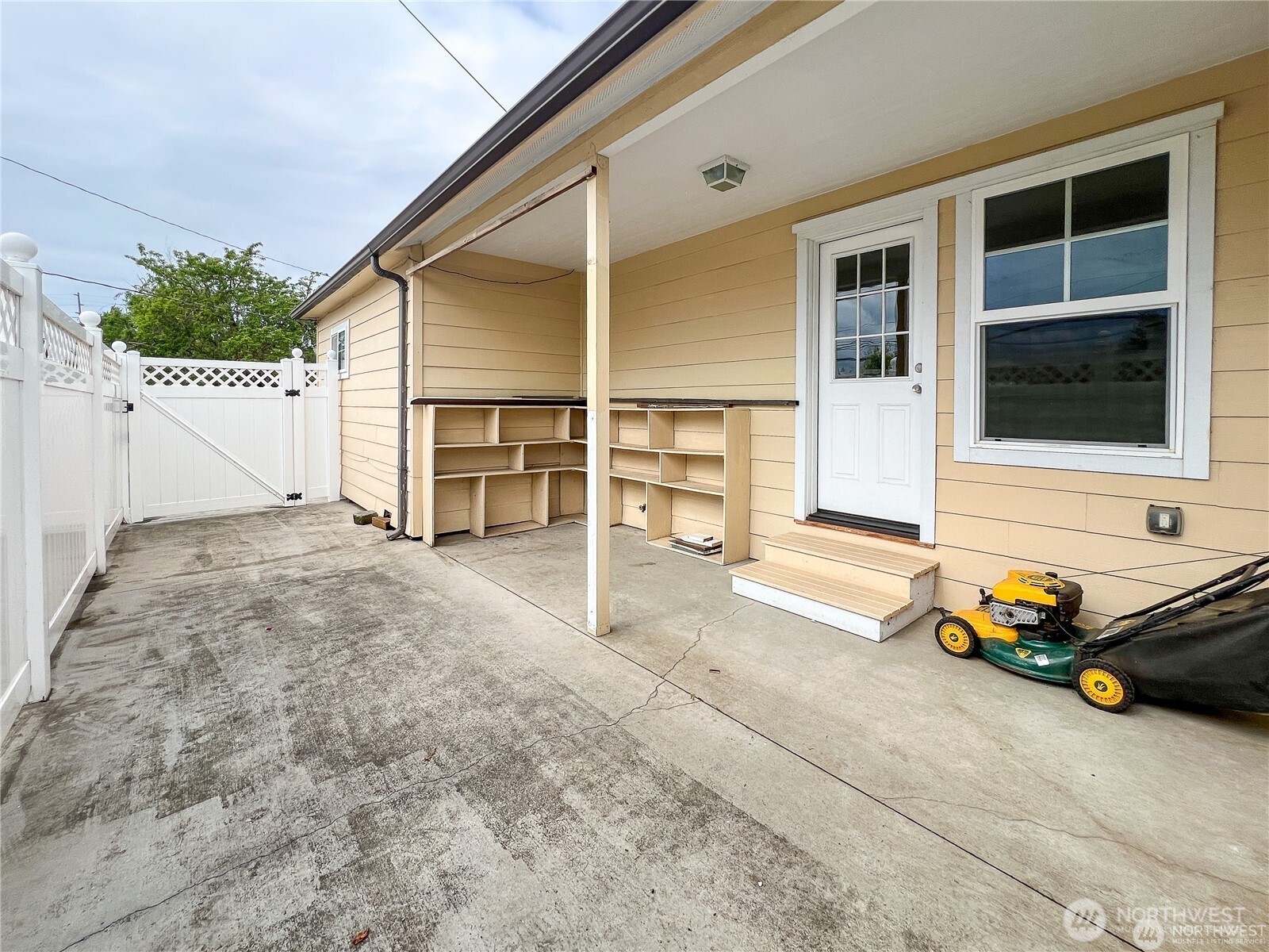 518 Edson Street Lynden, WA 98264 - Photo 20 of 31 a view of a house with a outdoor space