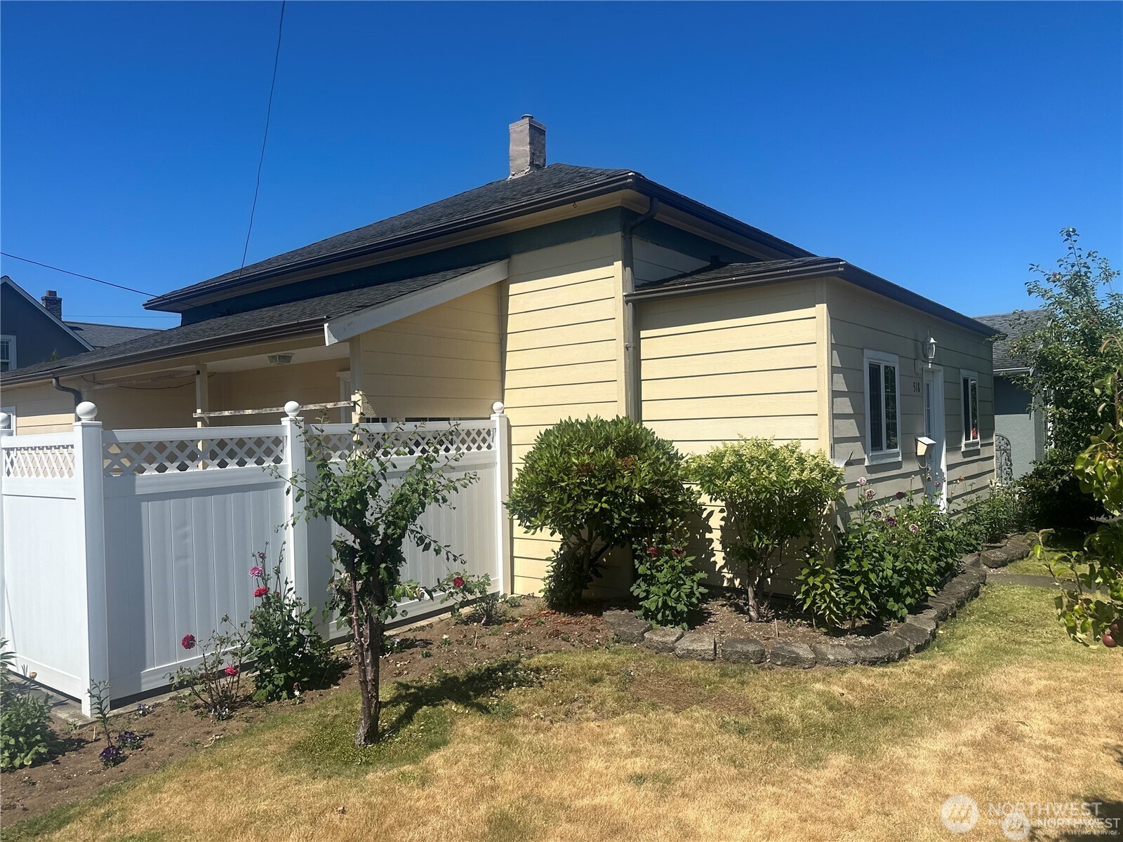 518 Edson Street Lynden, WA 98264 - Photo 2 of 31 a front view of house with yard