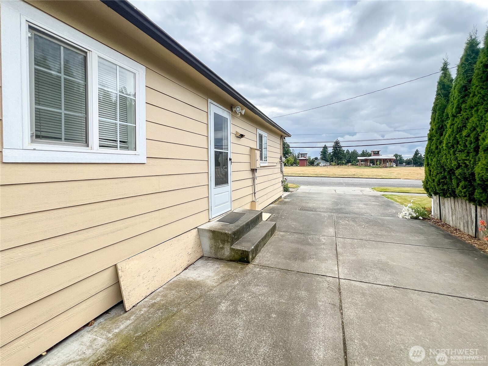 518 Edson Street Lynden, WA 98264 - Photo 21 of 31 a view of a terrace with sky view