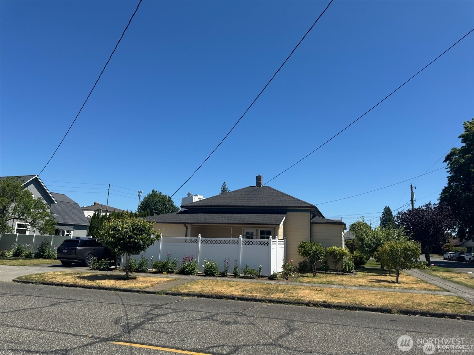 518 Edson Street Lynden, WA 98264 - Photo 29 of 31 a front view of a house with a yard