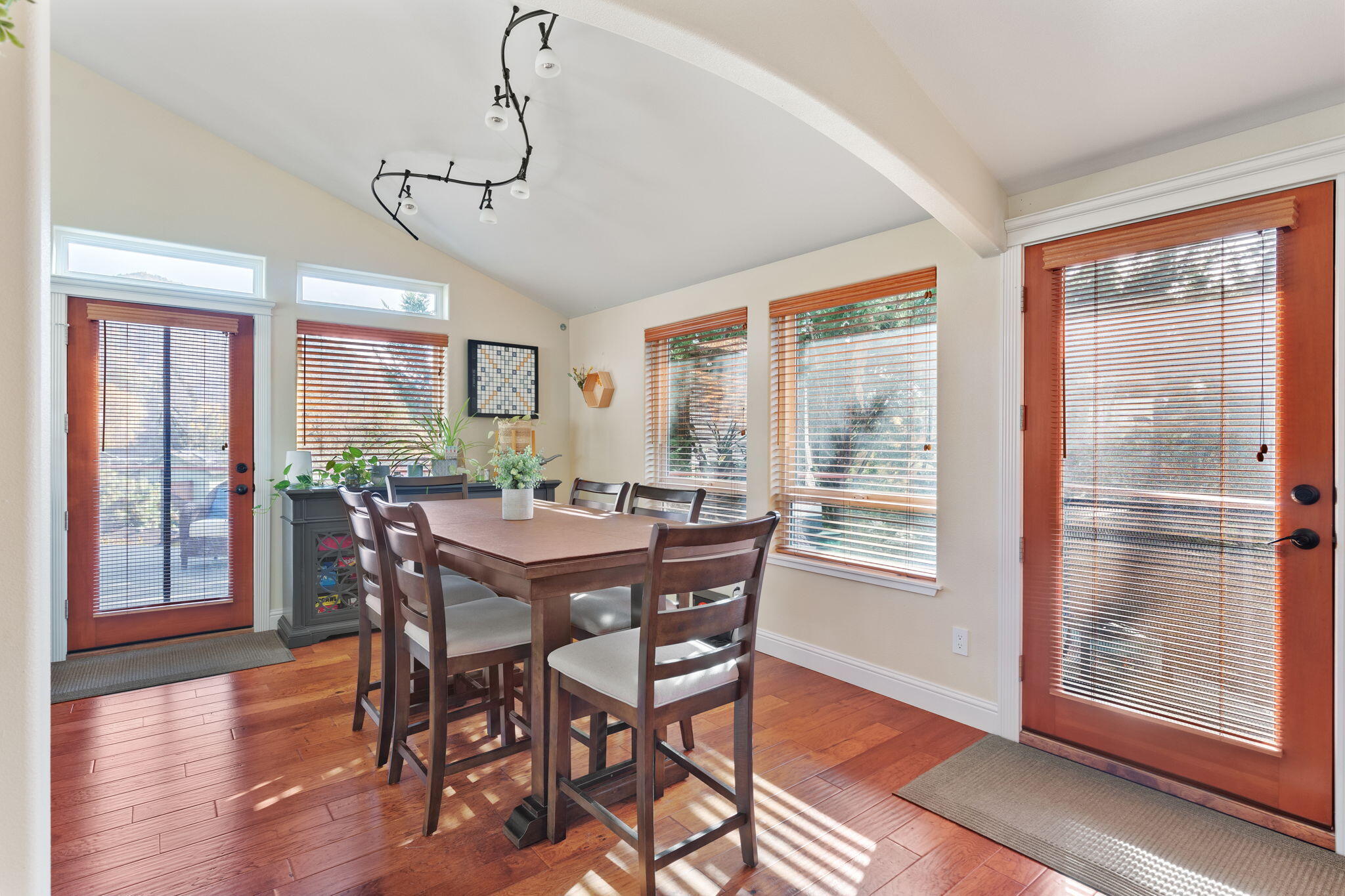 101 Cedar Ridge Terrace Rogue River, OR 97537 - Photo 10 of 36 Dining Area