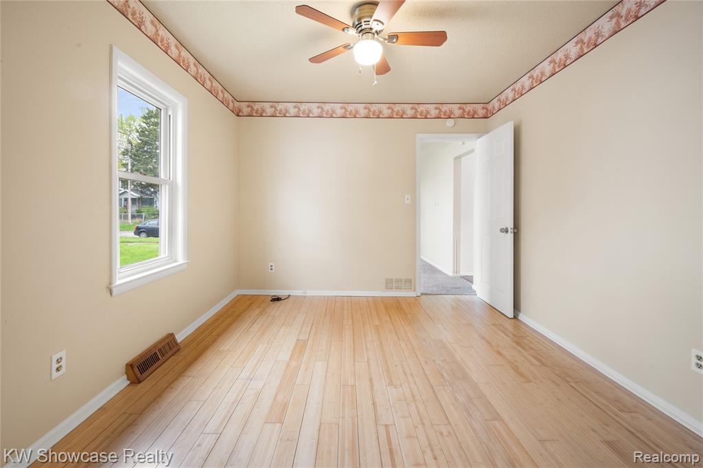 1409 Stocker Avenue Flint, MI 48503 - Photo 15 of 25