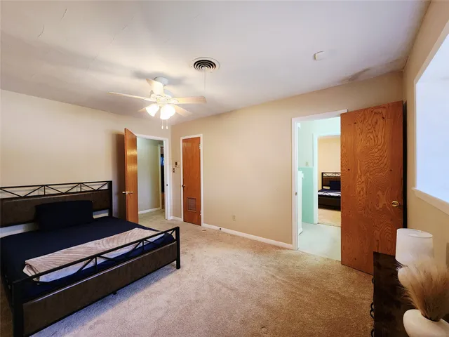 $2,150 | 1702 Ivie Lee Street, Baytown, TX 77520