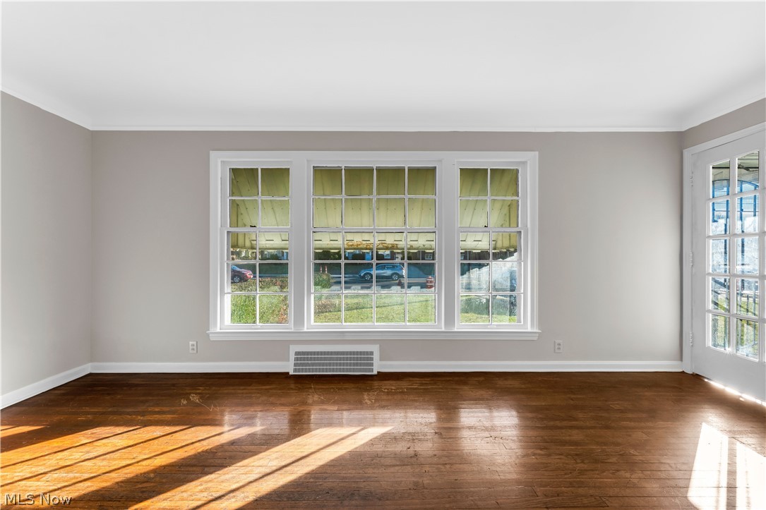 13661 Cedar Road Cleveland, OH 44118 - Photo 4 of 29
