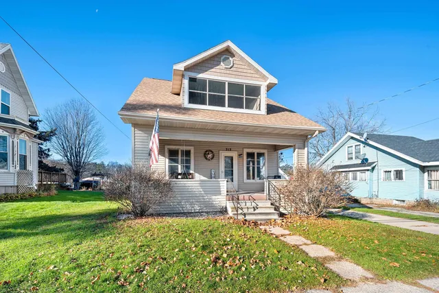 $247,500 | 313 South Mill Street, Hortonville, WI 54944