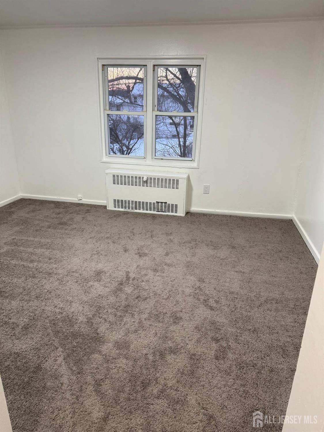 37 B Garfield Park Edison, NJ 08837 - Photo 8 of 14 a view of a hallway with a window