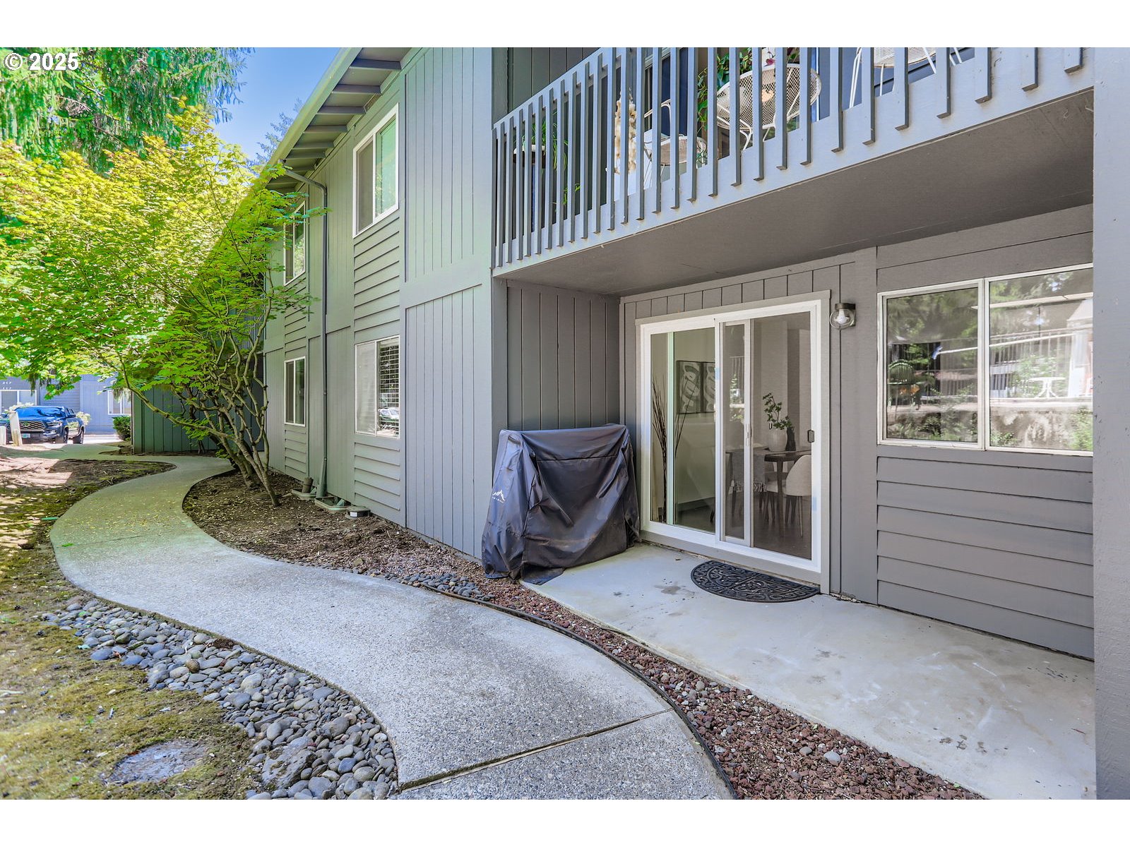 650 Southwest Meadow Drive, Unit 106 Beaverton, OR 97006 - Photo 21 of 29 a front view of a house with garden