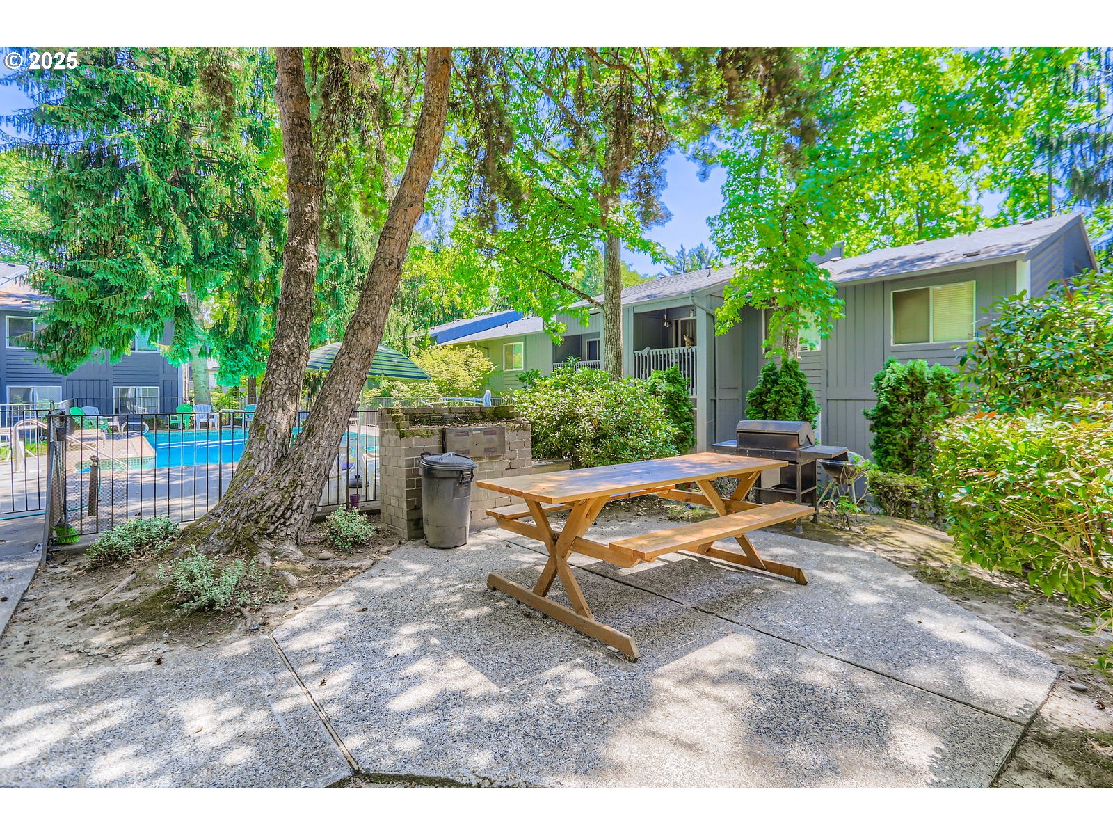 650 Southwest Meadow Drive, Unit 106 Beaverton, OR 97006 - Photo 23 of 29 a backyard of a house with outdoor seating