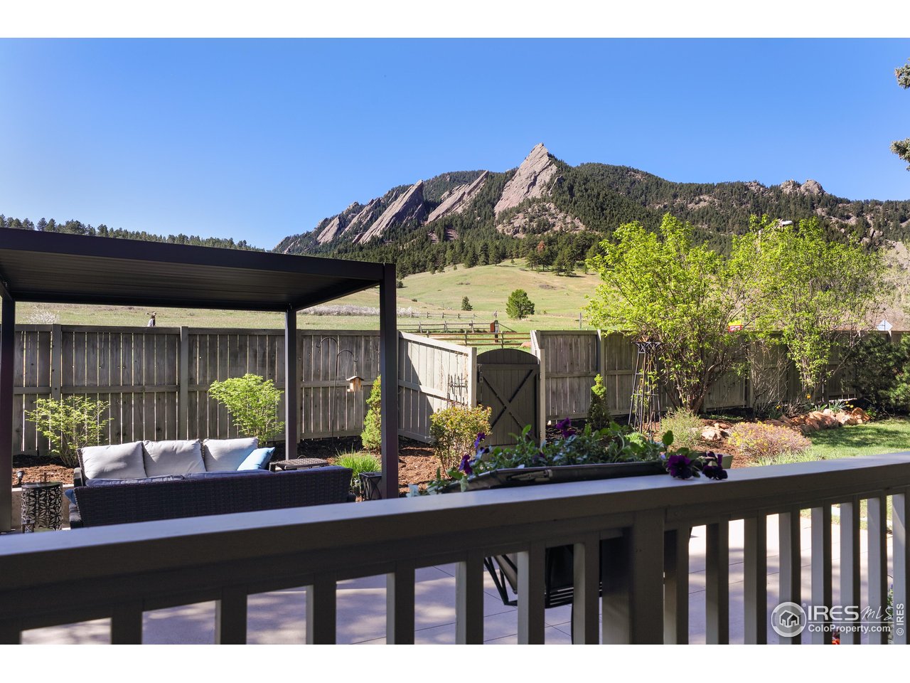 709 Baseline Road Boulder, CO 80302 - Photo 36 of 40 a view of a chairs and table in patio