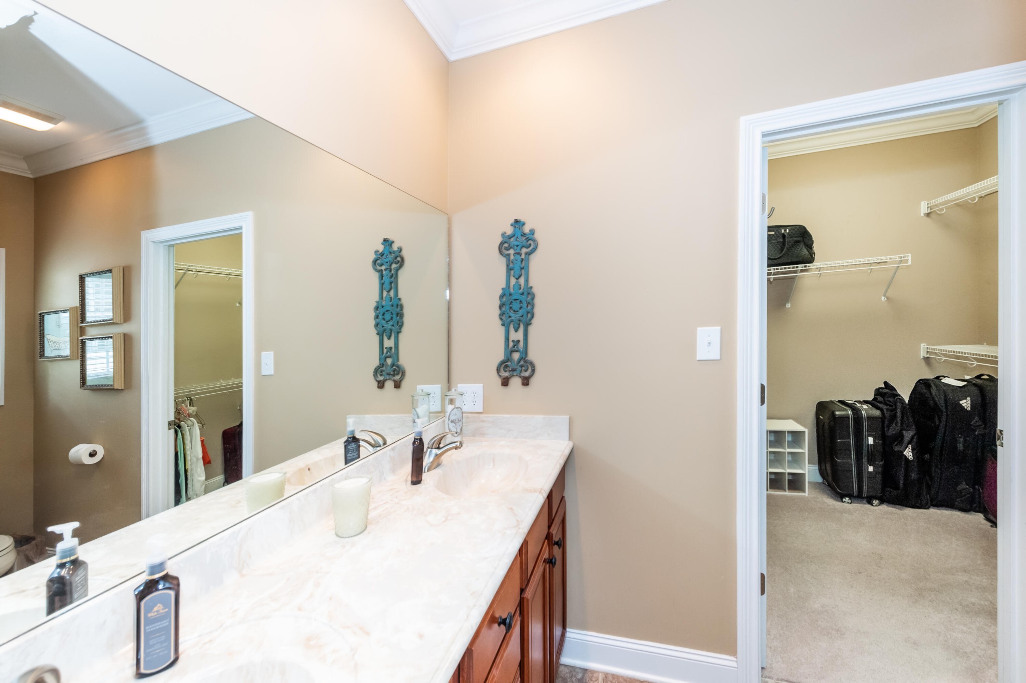 1833 Duncan Road, Unit 104 Knoxville, TN 37919 - Photo 18 of 36 a bathroom with a sink and a mirror