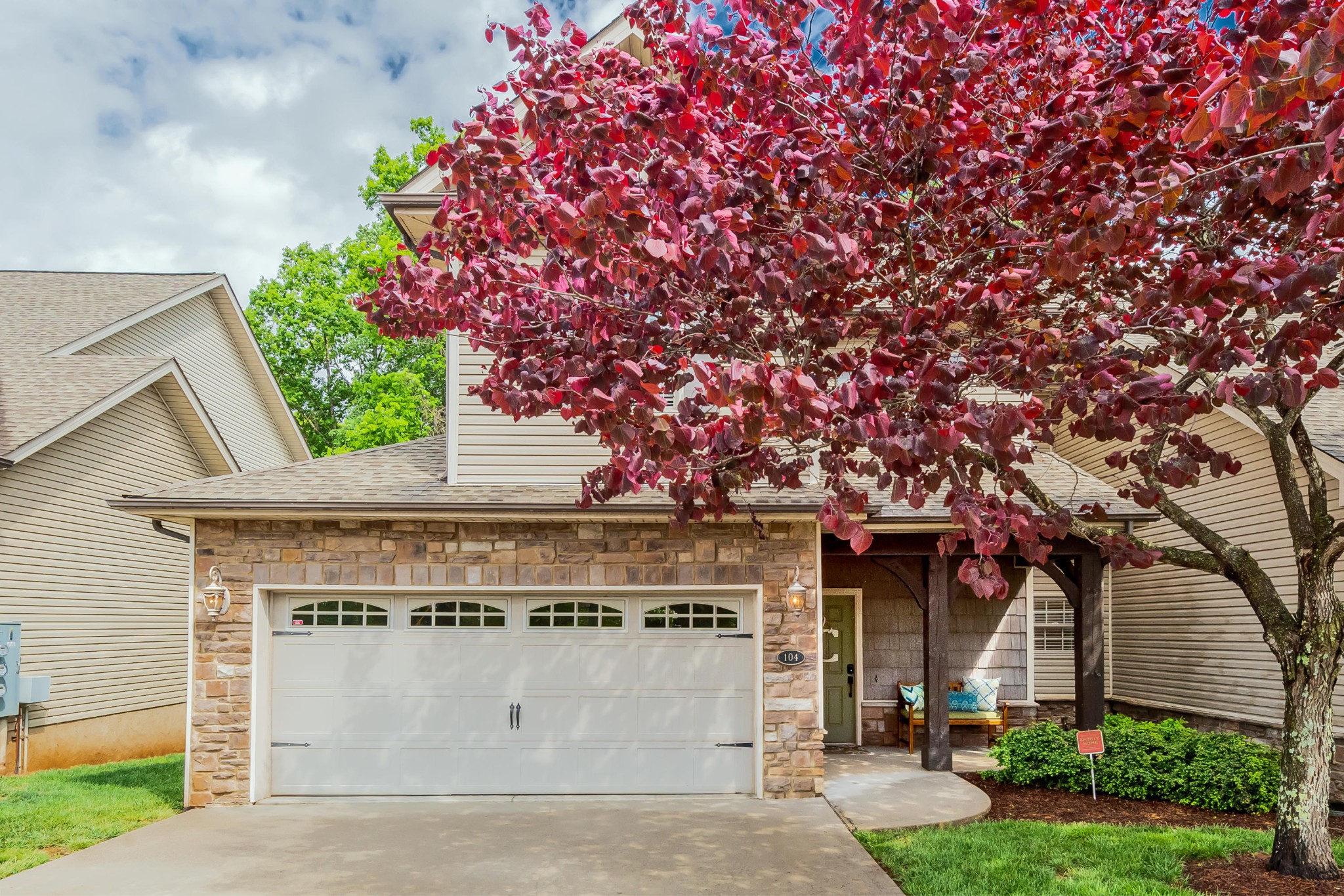 1833 Duncan Road, Unit 104 Knoxville, TN 37919 - Photo 2 of 36 a front view of a house with garden