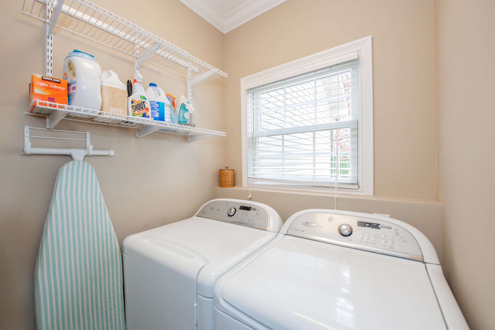 1833 Duncan Road, Unit 104 Knoxville, TN 37919 - Photo 24 of 36 a utility room with dryer and washer