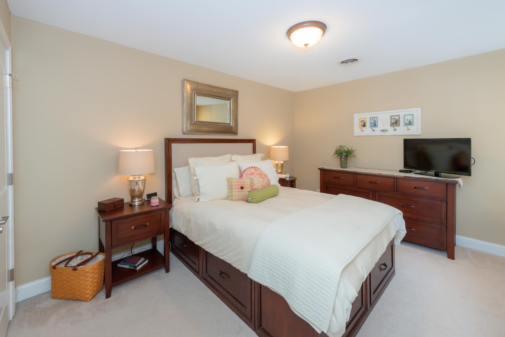 1833 Duncan Road, Unit 104 Knoxville, TN 37919 - Photo 26 of 36 a bedroom with a bed and a tv