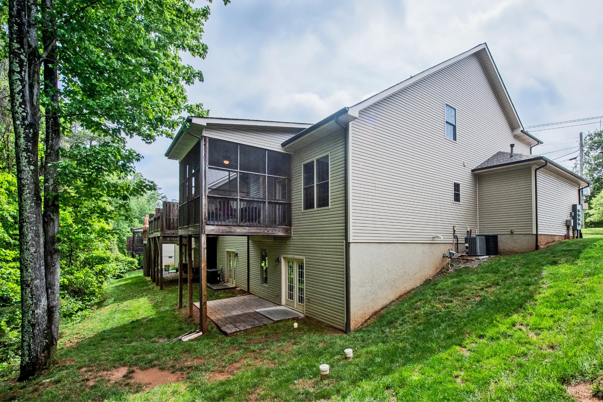1833 Duncan Road, Unit 104 Knoxville, TN 37919 - Photo 4 of 36 a view of an house with backyard space and garden