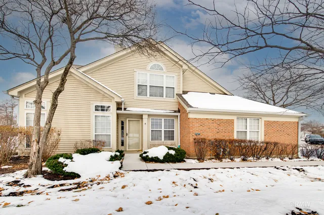 $2,700 | 460 Mayflower Lane, Unit 1, Bartlett, IL 60103
