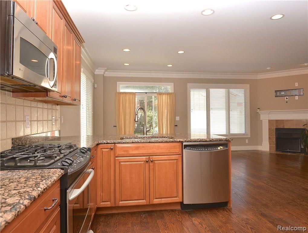 809 Ruffner Avenue Birmingham, MI 48009 - Photo 7 of 27 10.jpg