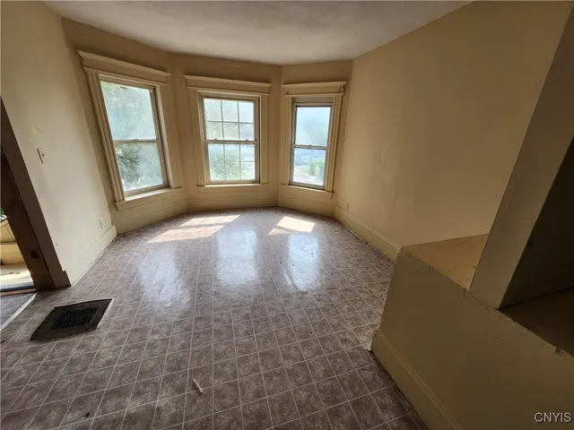 $149,000 | 3720 South Salina Street, Syracuse, NY 13205