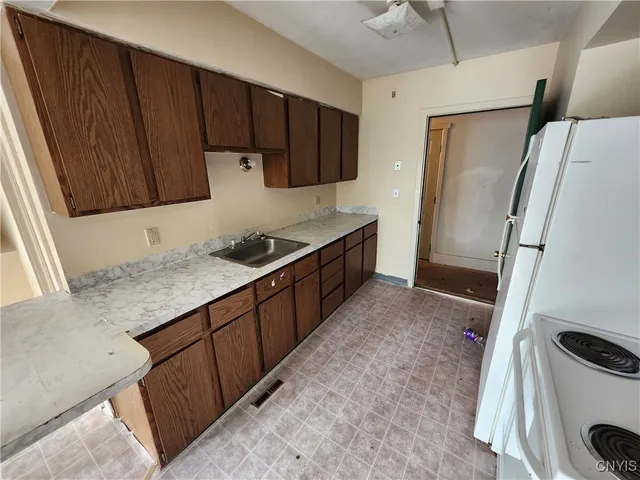 $149,000 | 3720 South Salina Street, Syracuse, NY 13205