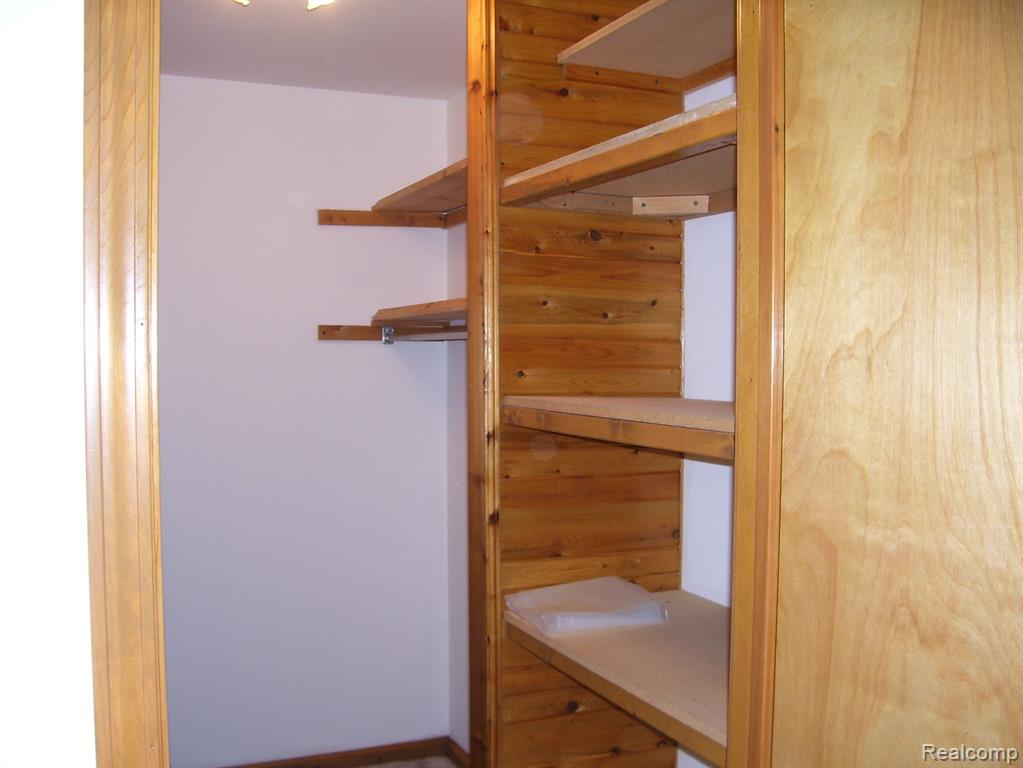 1185 East Gunn Road Rochester, MI 48306 - Photo 22 of 30