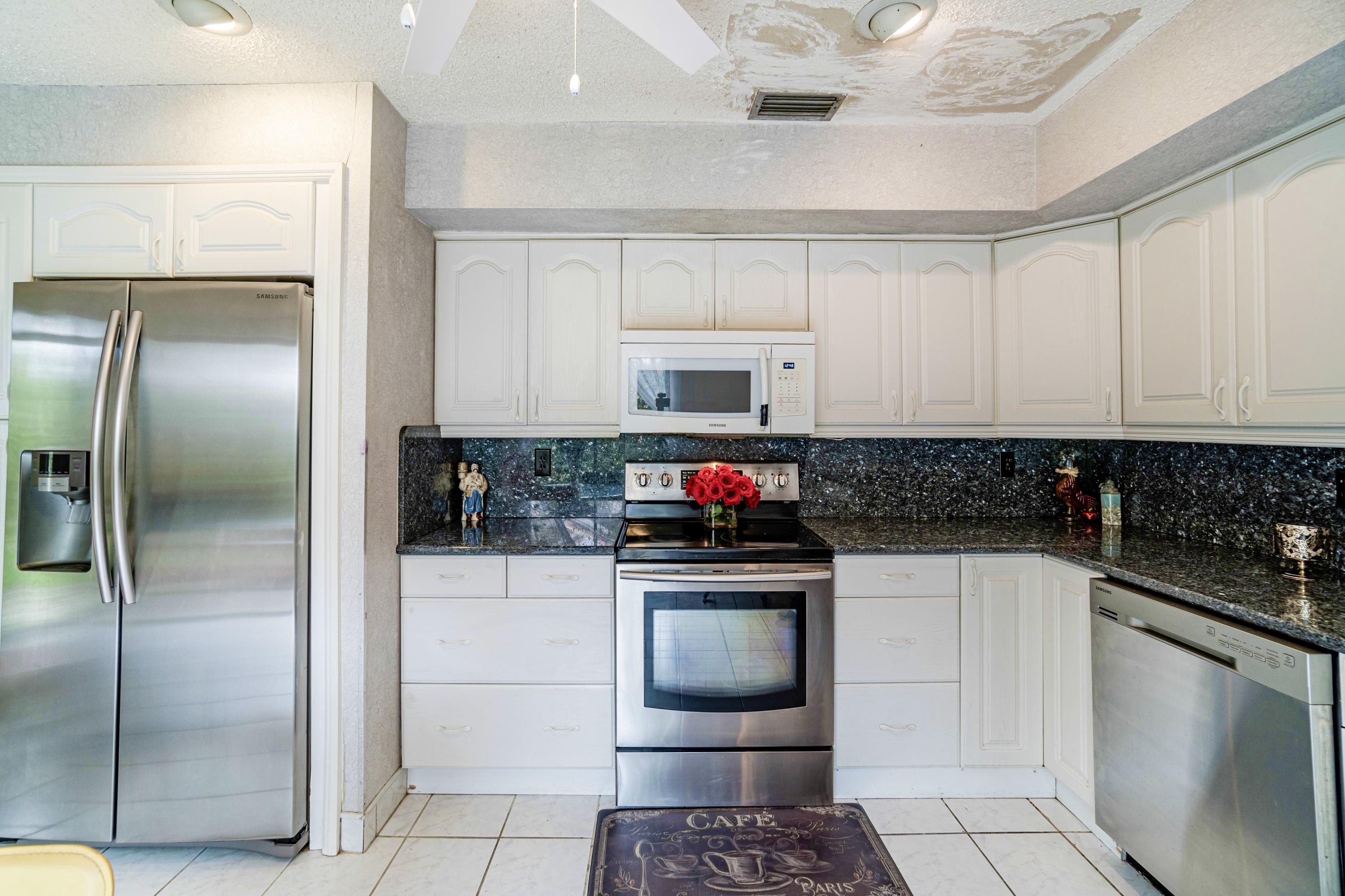 9845 Erica Court Boca Raton, FL 33496 - Photo 10 of 33 FE4B3A0A-4AC4-45A3-B9DD-6E091690CE14_1_2