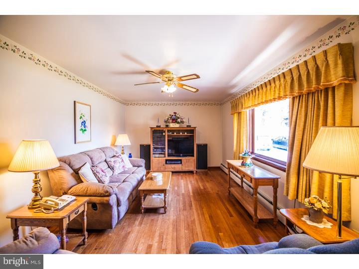 454 Corner Ketch Road Downingtown, PA 19335 - Photo 3 of 21 Living Room