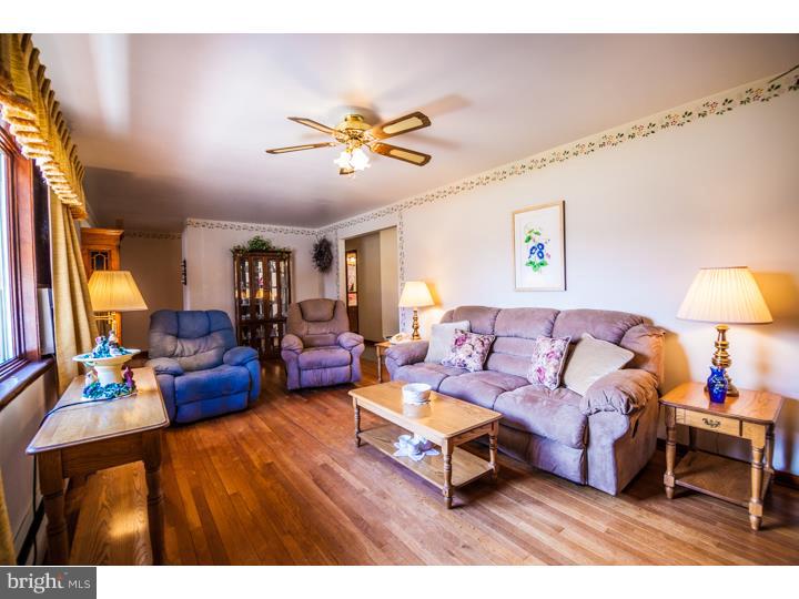 454 Corner Ketch Road Downingtown, PA 19335 - Photo 4 of 21 Living Room