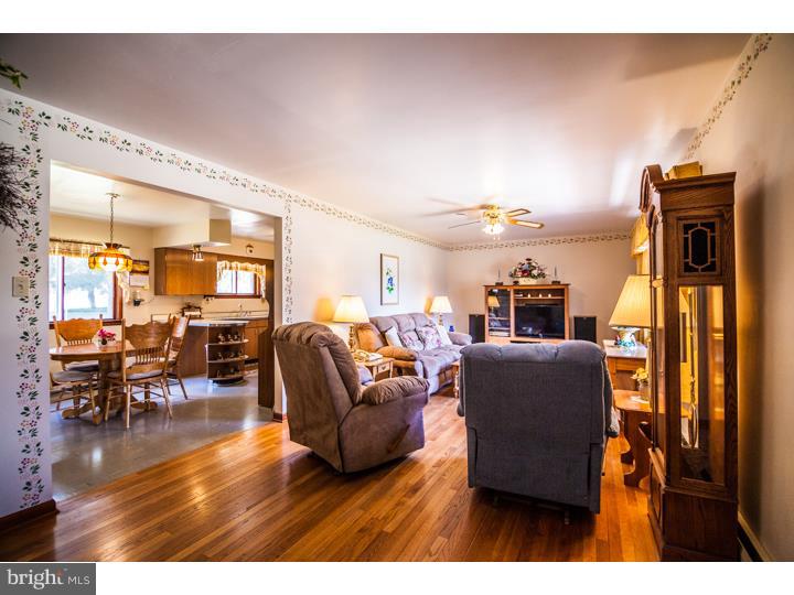 454 Corner Ketch Road Downingtown, PA 19335 - Photo 5 of 21 Living Room