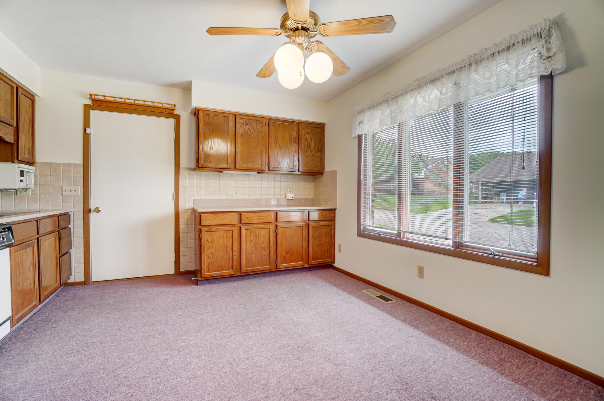 1141 Lindsey Road Springfield, OH 45503 - Photo 13 of 32 Gallery Image 13