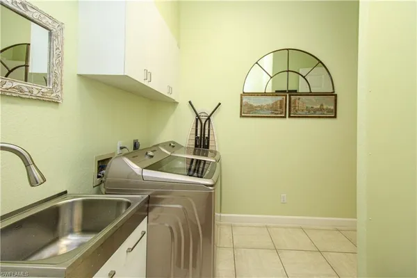 a close view of sink and tap